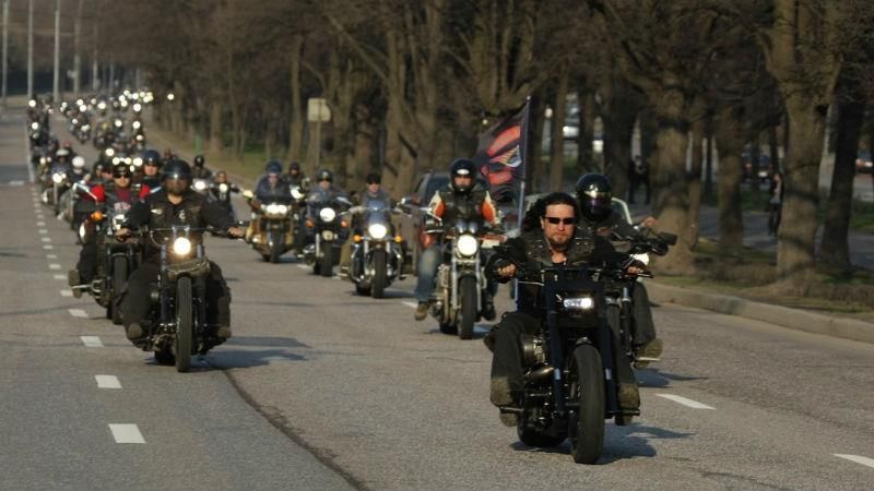 "Цирк на колесах": российские байкеры совершили православный мотопробег "Цирк на колесах": российские байкеры совершили православный мотопробег