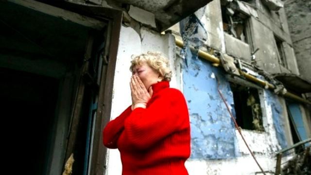 В окупованому Донецьку не стихають залпи: під обстрілами житлові райони, є жертви