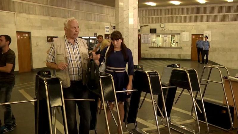 Киевляне уже могут платить за метро банковской карточкой Киевляне уже могут платить за метро банковской карточкой