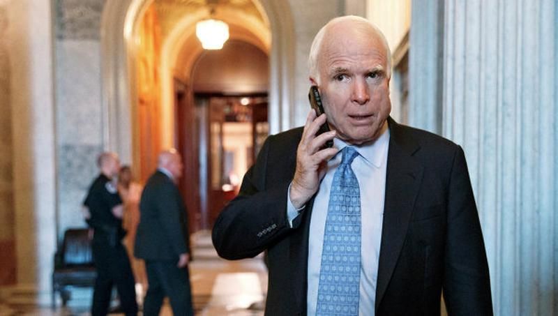 Маккейн розповів, як конгресмени у США одностайно хочуть надати Україні зброю