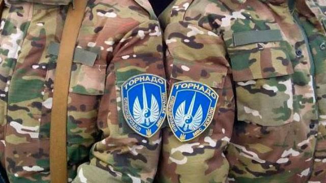 "Торнадо" пропустили группу МВД на базу — начался обыск "Торнадо" пропустили группу МВД на базу — начался обыск