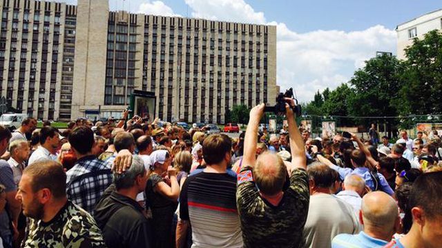 На оккупированных территориях растет недовольство населения боевиками На оккупированных территориях растет недовольство населения боевиками