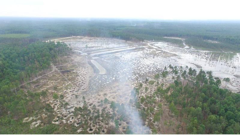 Активисты показали катастрофические последствия незаконной добычи янтаря Активисты показали катастрофические последствия незаконной добычи янтаря