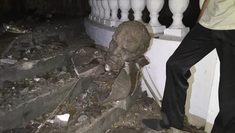От Ленина в Николаеве остались мелкие куски От Ленина в Николаеве остались мелкие куски