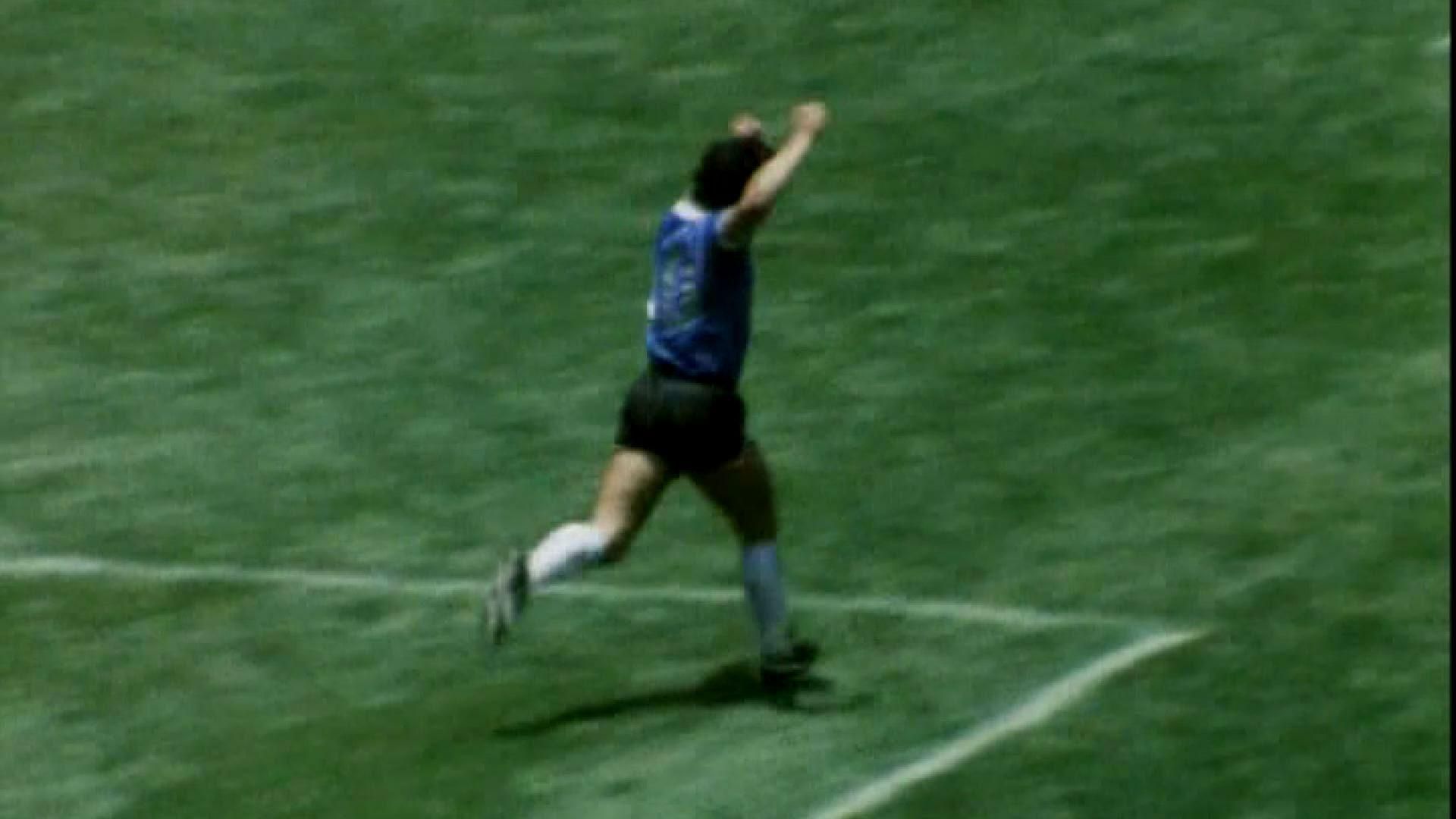 Как обычный футболист превратился в "Бога" Как обычный футболист превратился в "Бога"