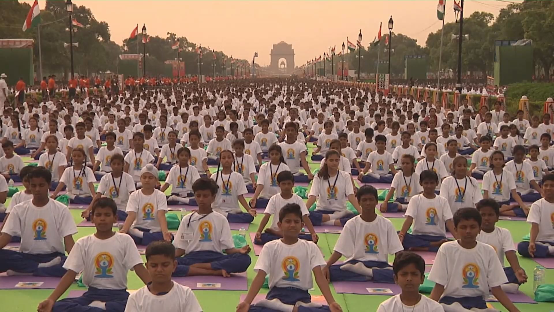 Весь світ поринув у медитацію Весь світ поринув у медитацію