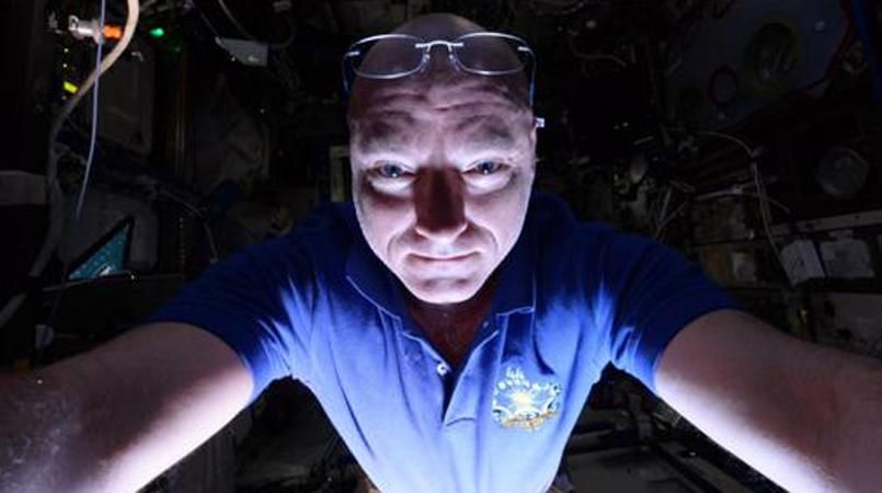 Астронавт показав, якими різними можуть бути селфі у космосі