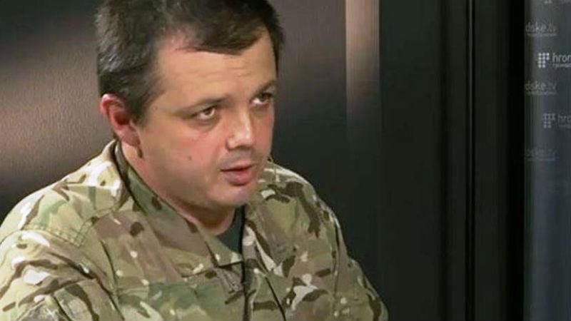Семенченко каже Порошенку спустити радників в унітаз і радитись з народом