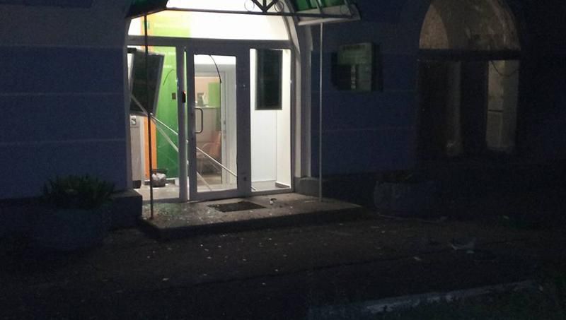 У Києві підірвали "Сбербанк Росії" У Києві підірвали "Сбербанк Росії"