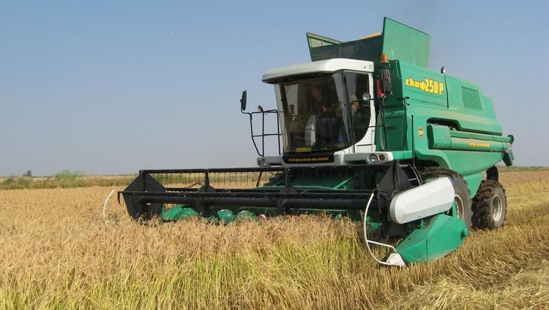 У Криму розікрали комбайни, якими мали збирати урожай У Криму розікрали комбайни, якими мали збирати урожай