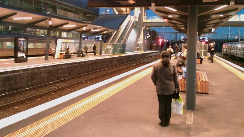 Мельбурнське диво: дитина вижила після падіння під потяг