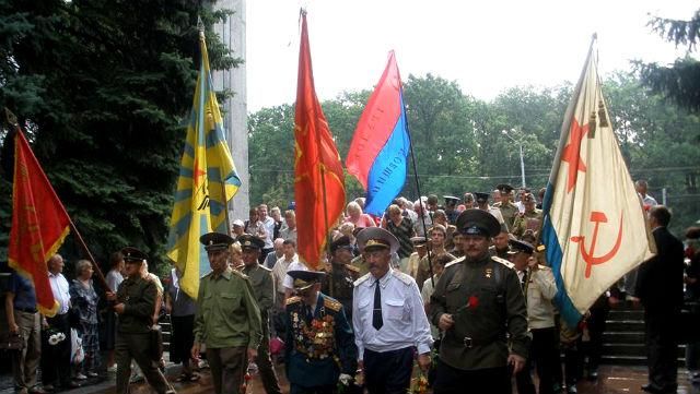 У Харкові провели заборонений мітинг. Були сутички