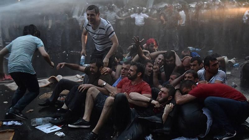 ТОП-новости: в Армении — "Майдан", в Украине — проблемы с министром экологии ТОП-новости: в Армении — "Майдан", в Украине — проблемы с министром экологии