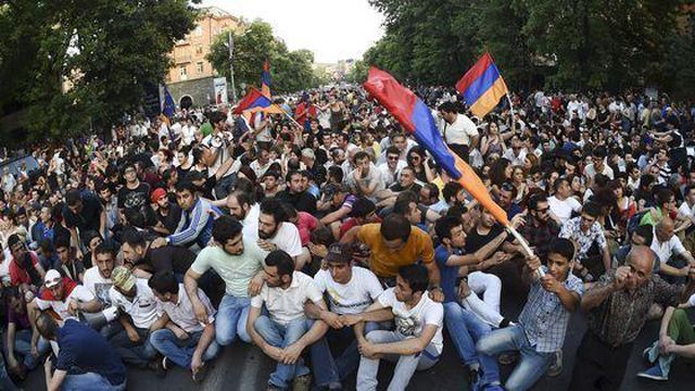 Вірменський президент готовий зустрітись з мітингувальниками