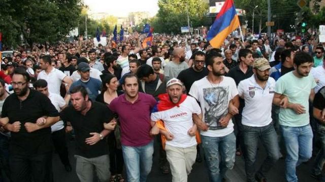 У Вірменії поліція висунула активістам ультиматум