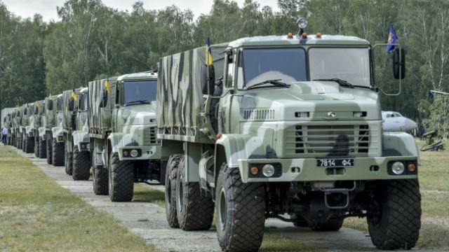 На трасі "Київ-Харків"— вибух у колоні військової техніки На трасі "Київ-Харків"— вибух у колоні військової техніки