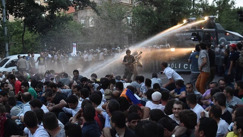 Друге місто у Вірменії вибухнуло протестами Друге місто у Вірменії вибухнуло протестами