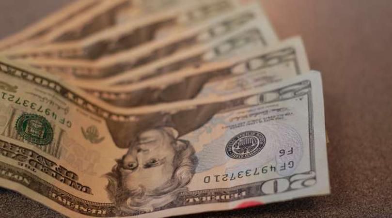 Гривня зміцнилась під час торгів на міжбанку Гривня зміцнилась під час торгів на міжбанку