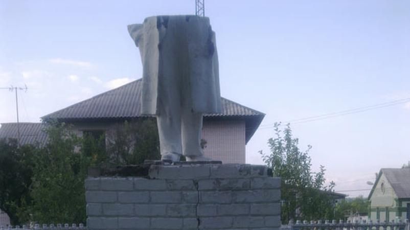 В Харьковской области изящно поиздевались над Лениным В Харьковской области изящно поиздевались над Лениным