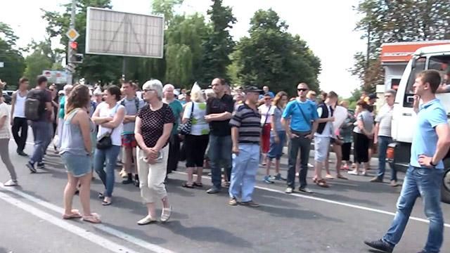 Боротьба з МАФами триває. Люди перекривали дорогу евакуатору