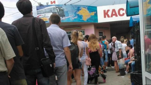 Як Росія контролює Крим: автобусні квитки тільки за паспортами 