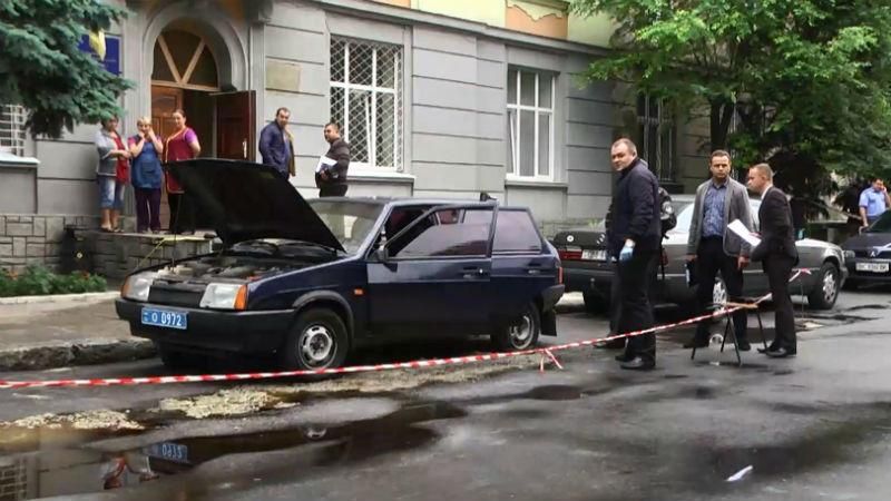 Вибух у Львові розцінюють як замах на працівника міліції Вибух у Львові розцінюють як замах на працівника міліції