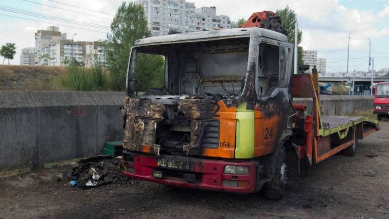 Війна за МАФи триває. Невдоволені спалили евакуатор