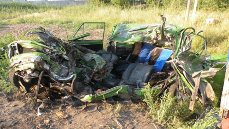 Жахлива аварія на Миколаївщині. Вантажівка розчавила легковик