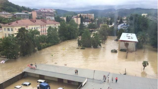 Після повені на Сочі насуваються смерчі 