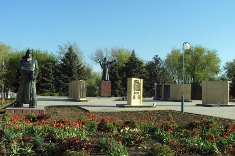 У Росії військовий пам'ятник осквернили нацистською символікою