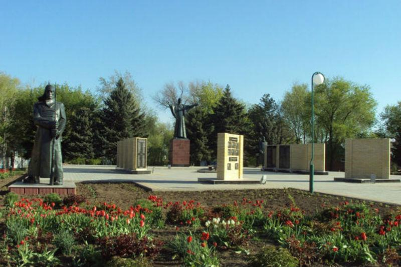 В России военный памятник осквернили нацистской символикой