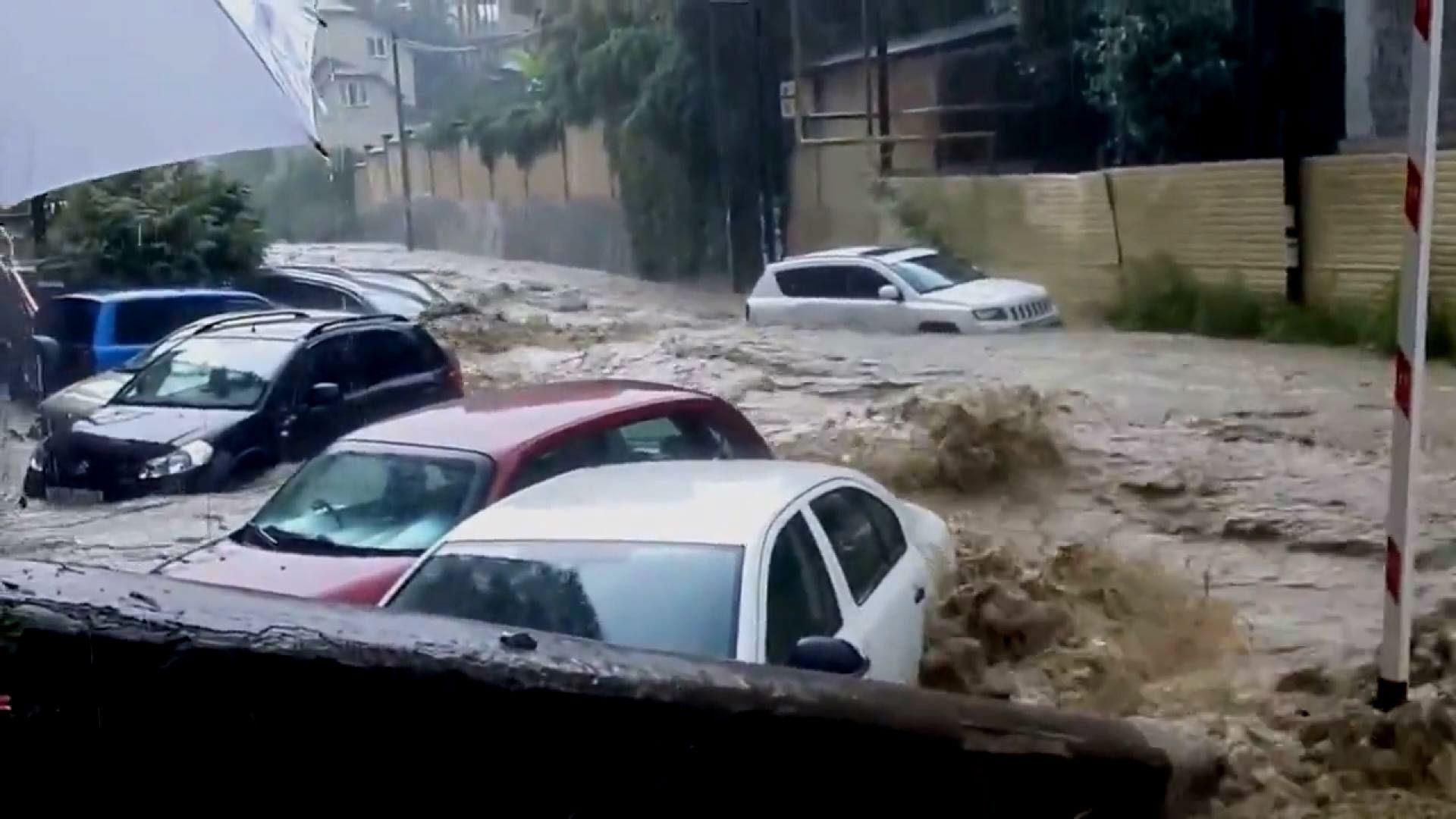 Штормове попередження у Сочі не відміняють