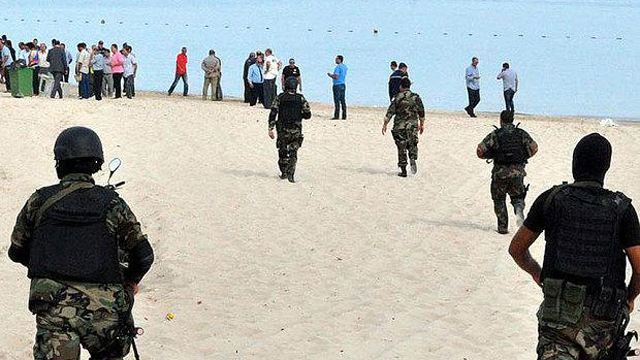 Вбивства у Тунісі: п'яні російські туристи прориваються на пляж