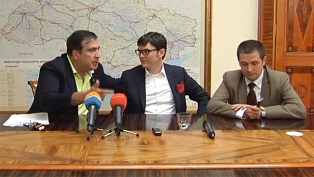 Глава Госавиаслужбы, которого отчитал Саакашвили, заработал в прошлом году более 400 тысяч