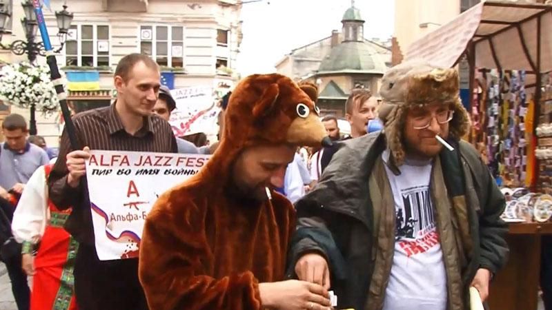 Львівський фестиваль джазу  зустріли матрьошками і п'яними ведмедями