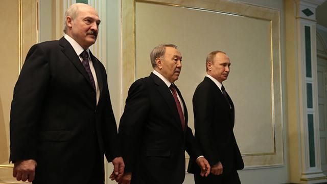 Лукашенко та Назарбаєв вміло грають на імперських комплексах Путіна, — російський політолог Лукашенко та Назарбаєв вміло грають на імперських комплексах Путіна, — російський політолог