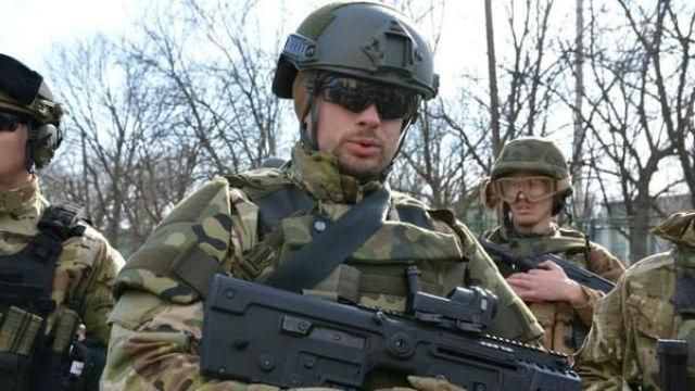 Генерали війну вже програли. Це боротьба озброєного народу, — "Азов" Генерали війну вже програли. Це боротьба озброєного народу, — "Азов"