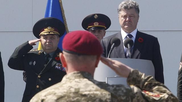Стране, которая противостоит агрессии, нужен Главнокомандующий, — Порошенко Стране, которая противостоит агрессии, нужен Главнокомандующий, — Порошенко