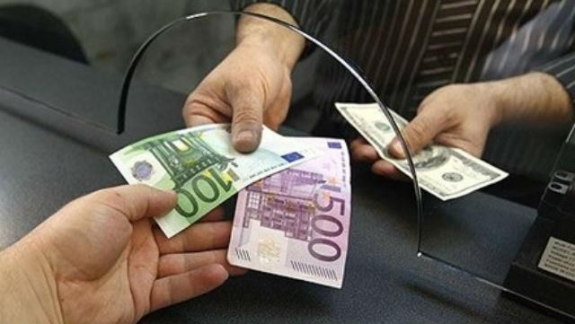 Евро падает из-за греческого кризиса Евро падает из-за греческого кризиса