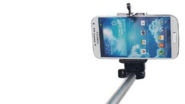 В парках "Дисней" запретили палки для селфи В парках "Дисней" запретили палки для селфи