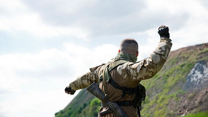 Путінський найманець вбиває українців, щоб виїхати в Європу Путінський найманець вбиває українців, щоб виїхати в Європу