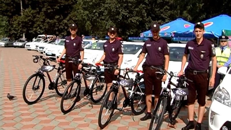 Хмельницкие милиционеры оседлали велосипеды