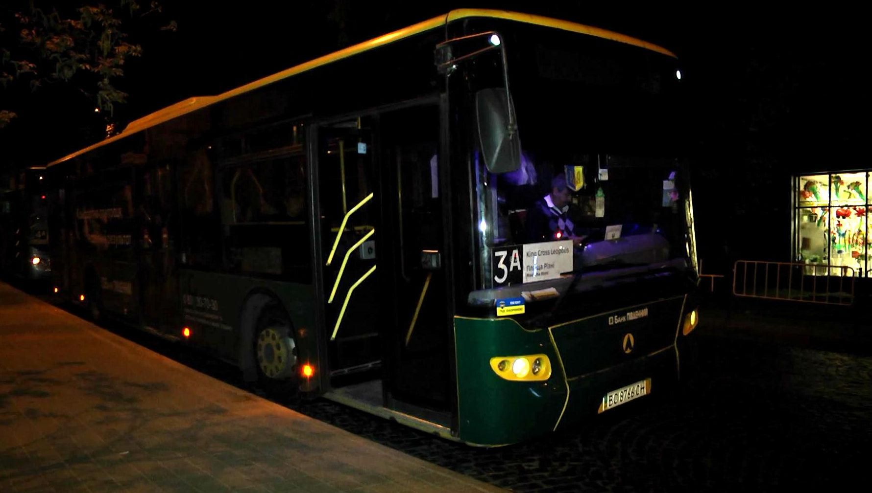 Во Львове начали курсировать ночные маршрутки Во Львове начали курсировать ночные маршрутки