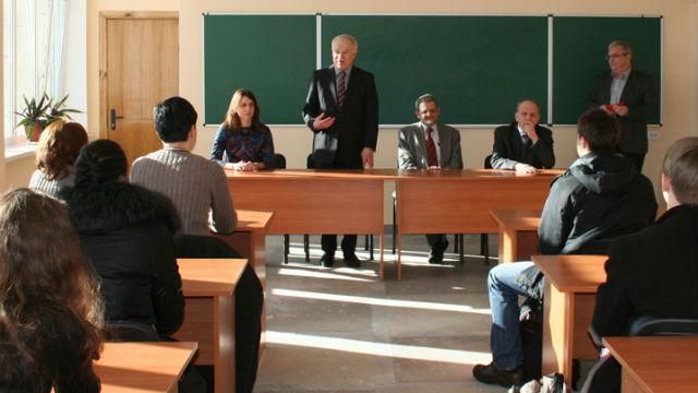 Працівників вишів та науковців звільнили від мобілізації Працівників вишів та науковців звільнили від мобілізації