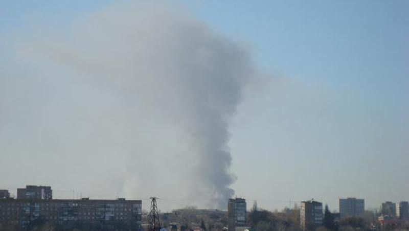 В Донецке раздаются непонятные взрывы В Донецке раздаются непонятные взрывы