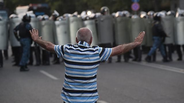 Вірменському "Майдану" знову погрожують розгоном