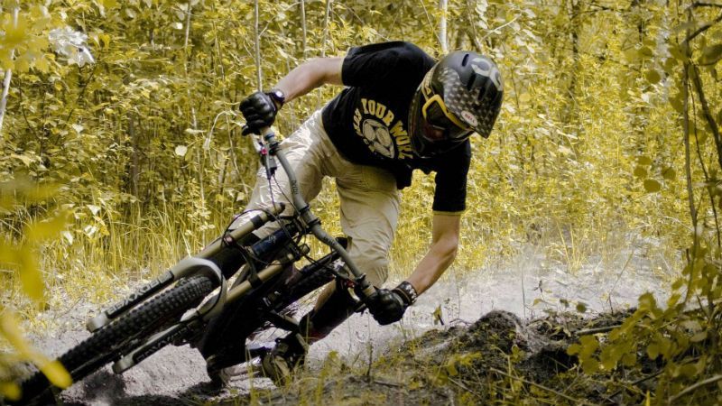 Найважливішу деталь велосипеда збирають не люди, а роботи Найважливішу деталь велосипеда збирають не люди, а роботи