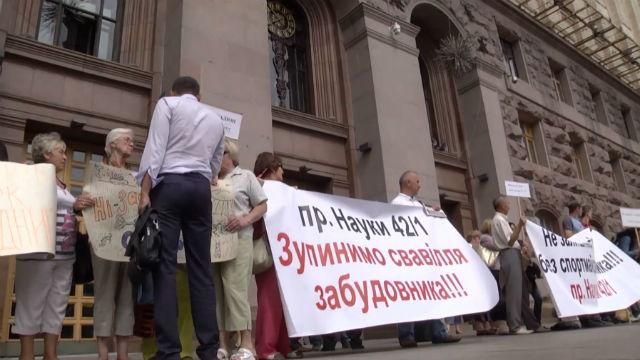 В Киеве война за гаражи В Киеве война за гаражи
