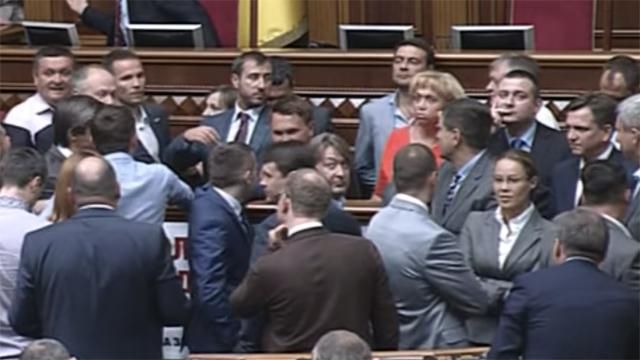 Депутаты уже хотят отозвать свои голоса за закон о реструктуризации кредитов