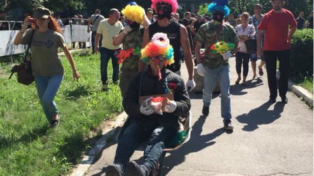 "Клоун-Кернес" прийшов до суду "Клоун-Кернес" прийшов до суду